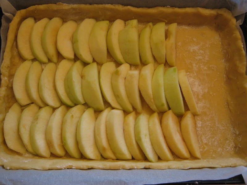Яблучний пиріг із заварним кремом