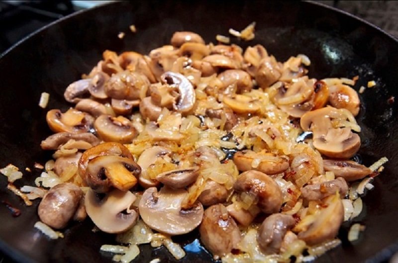 Картопляна запіканка з грибами в духовці
