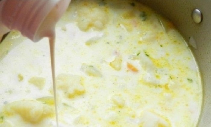 Суп з цвітної капусти і кабачків