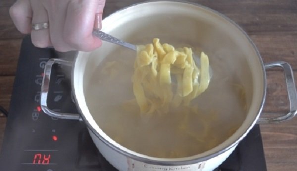 Суп з локшиною і картоплею