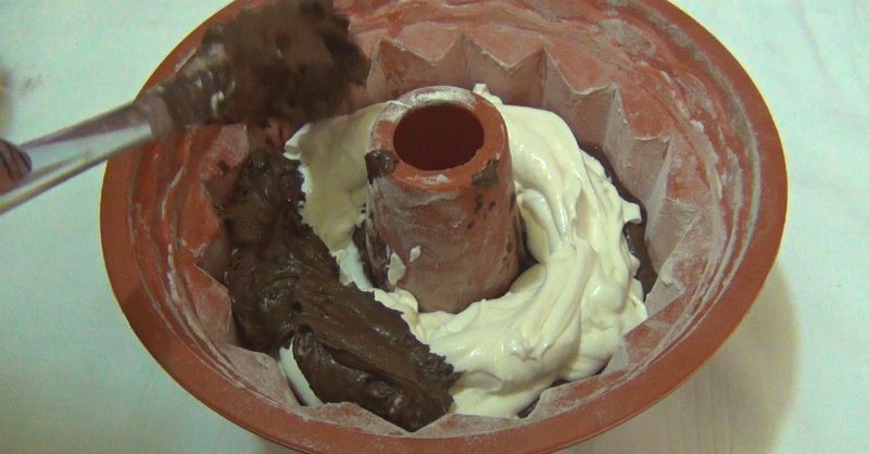 Шоколадний кекс з заварним кремом