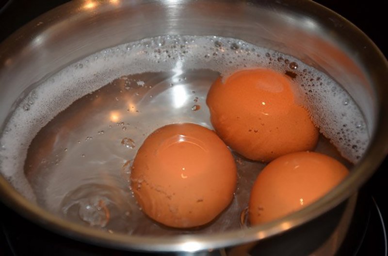 Яйця в сметані